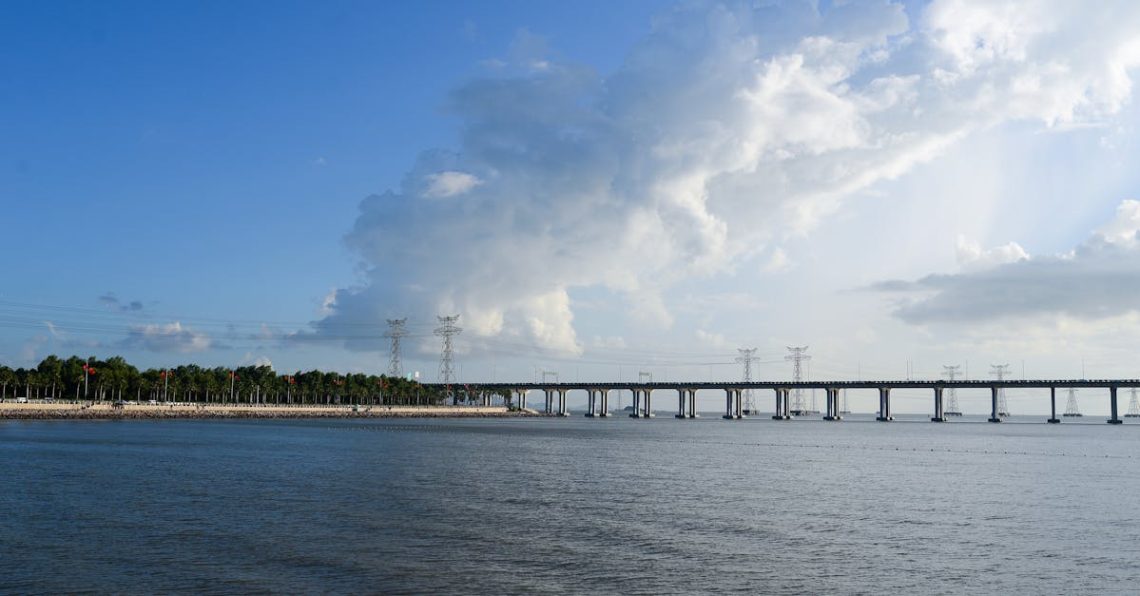 découvrez notre collection unique de colliers, alliant élégance et originalité. parfaits pour sublimer vos tenues, nos bijoux enverront un message fort tout en mettant en valeur votre style personnel. explorez des designs variés pour chaque occasion et révélez votre personnalité avec nos colliers raffinés.