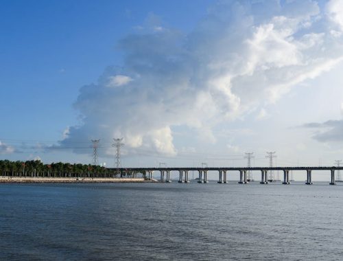 découvrez notre collection unique de colliers, alliant élégance et originalité. parfaits pour sublimer vos tenues, nos bijoux enverront un message fort tout en mettant en valeur votre style personnel. explorez des designs variés pour chaque occasion et révélez votre personnalité avec nos colliers raffinés.